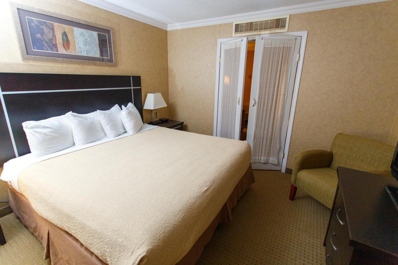 דוסון קריק The George Dawson Inn & Conference Centre מראה חיצוני תמונה