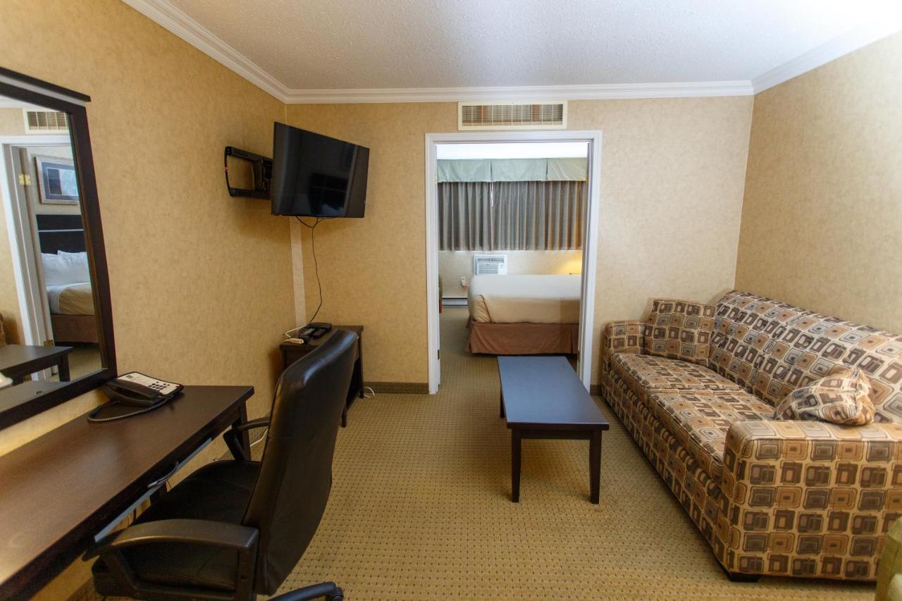 דוסון קריק The George Dawson Inn & Conference Centre מראה חיצוני תמונה