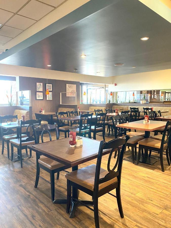 דוסון קריק The George Dawson Inn & Conference Centre מראה חיצוני תמונה