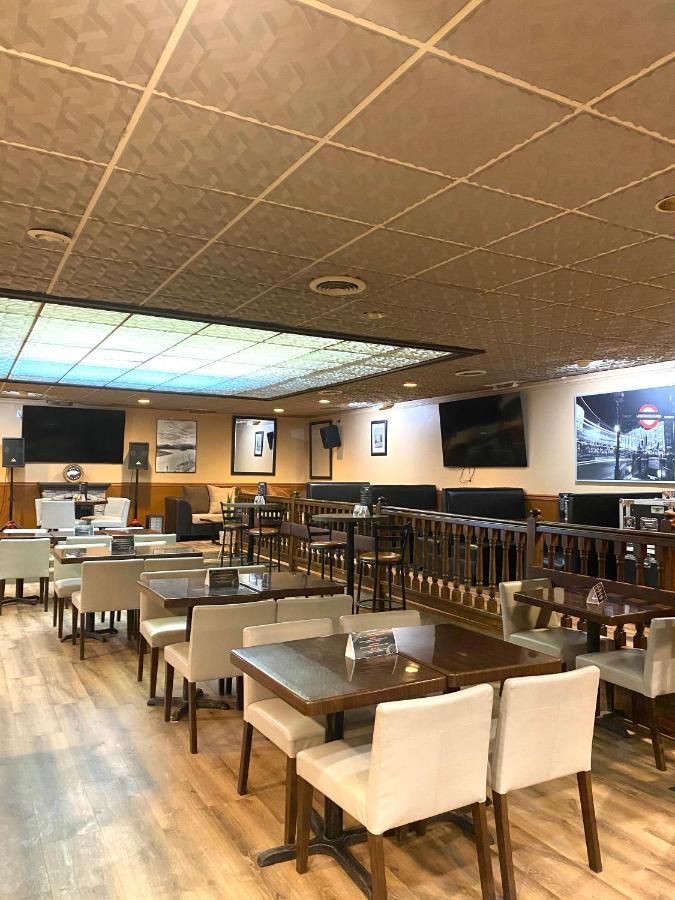 דוסון קריק The George Dawson Inn & Conference Centre מראה חיצוני תמונה