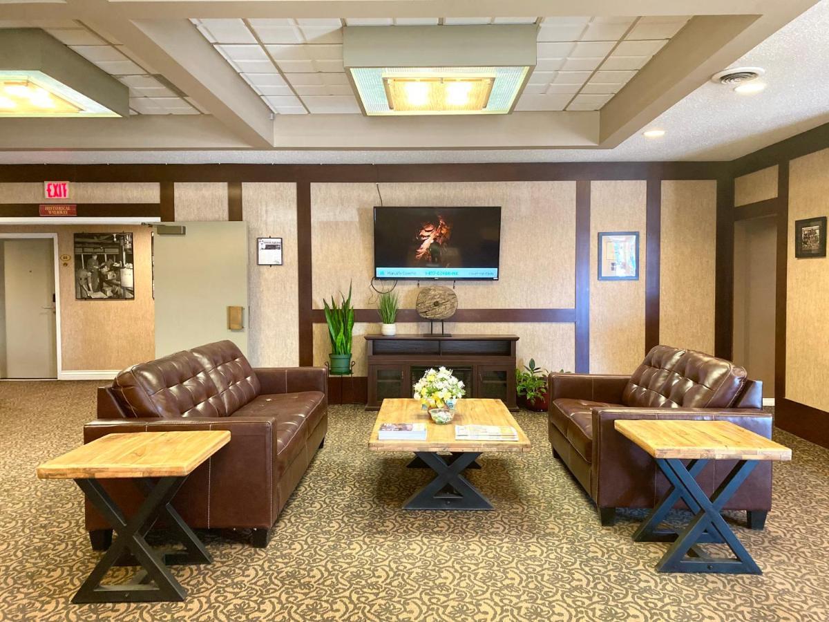 דוסון קריק The George Dawson Inn & Conference Centre מראה חיצוני תמונה