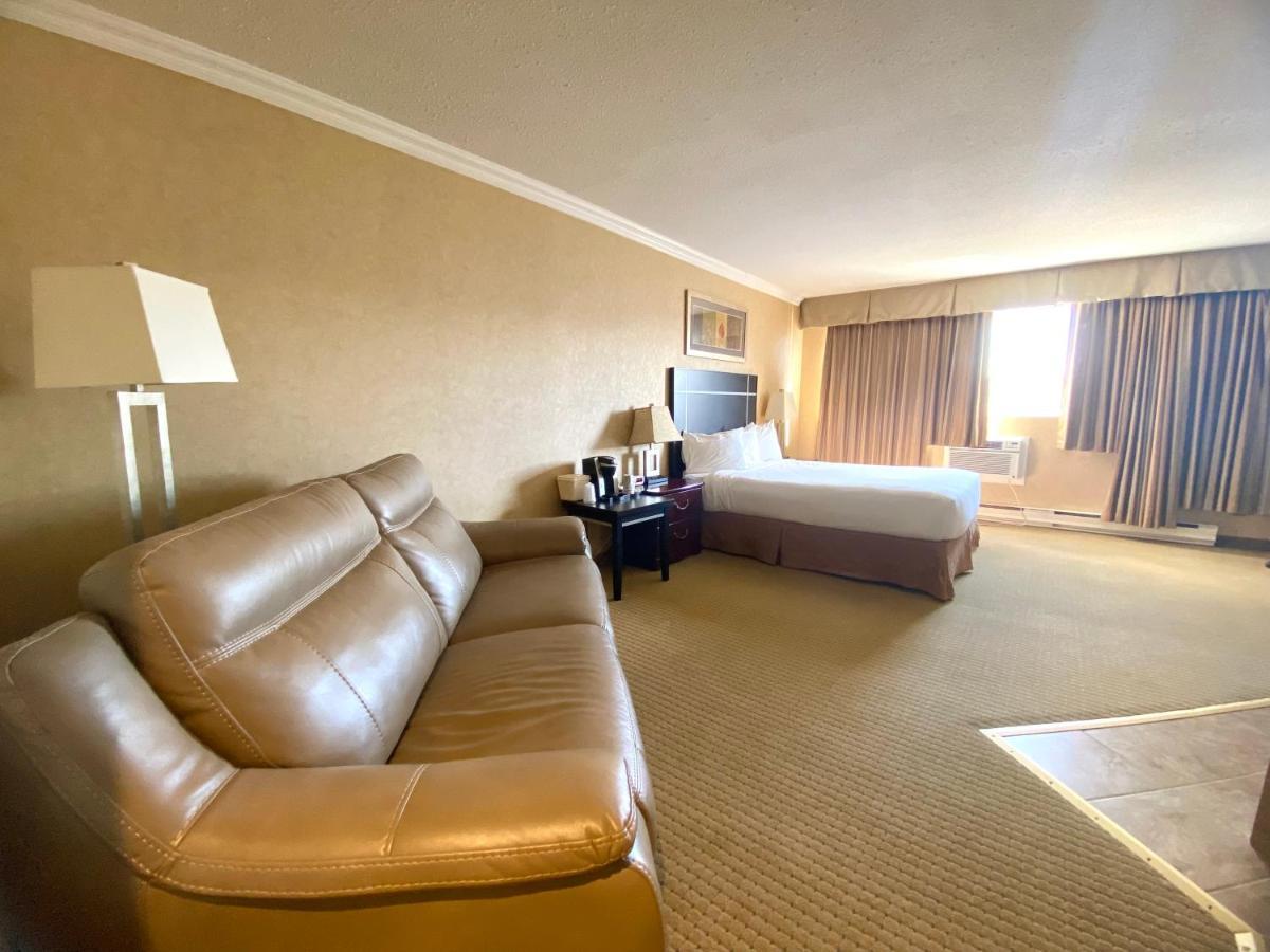 דוסון קריק The George Dawson Inn & Conference Centre מראה חיצוני תמונה