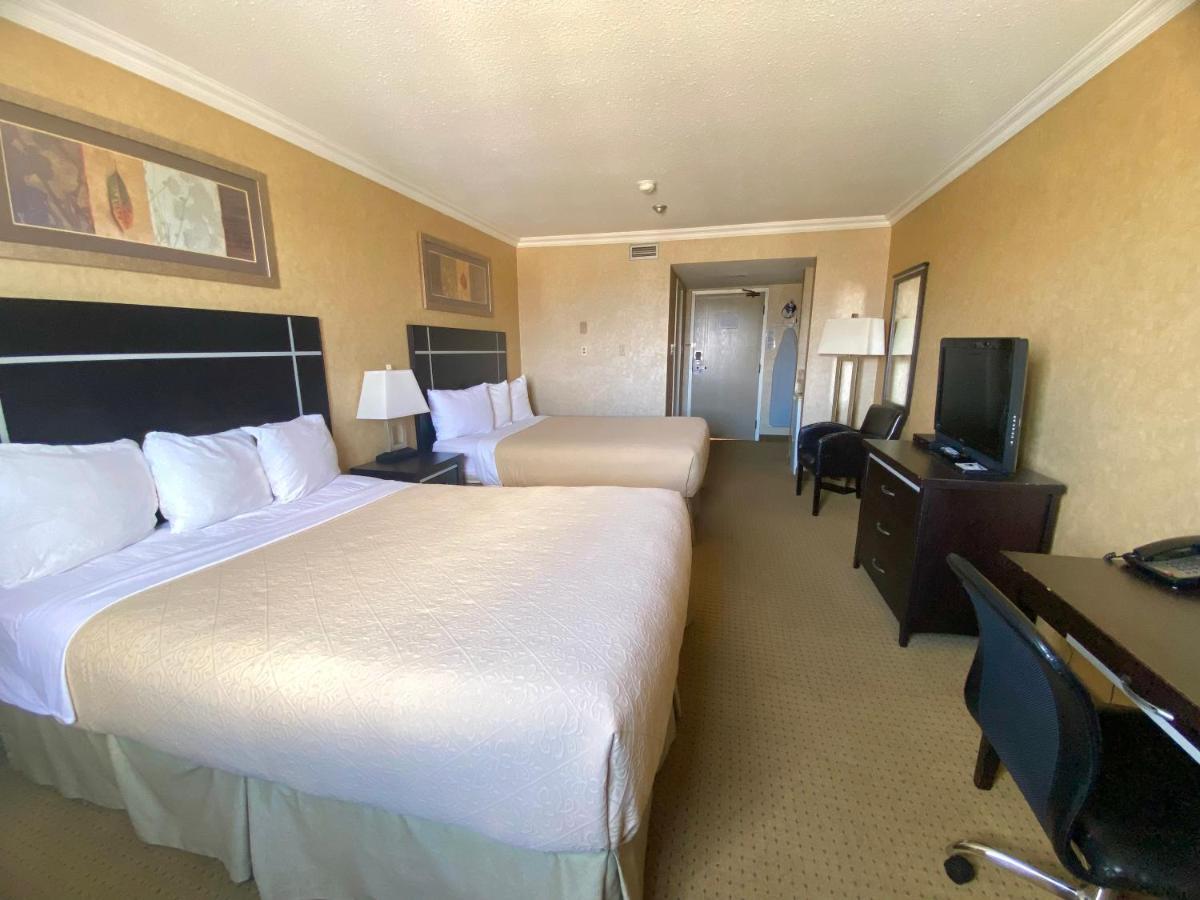 דוסון קריק The George Dawson Inn & Conference Centre מראה חיצוני תמונה
