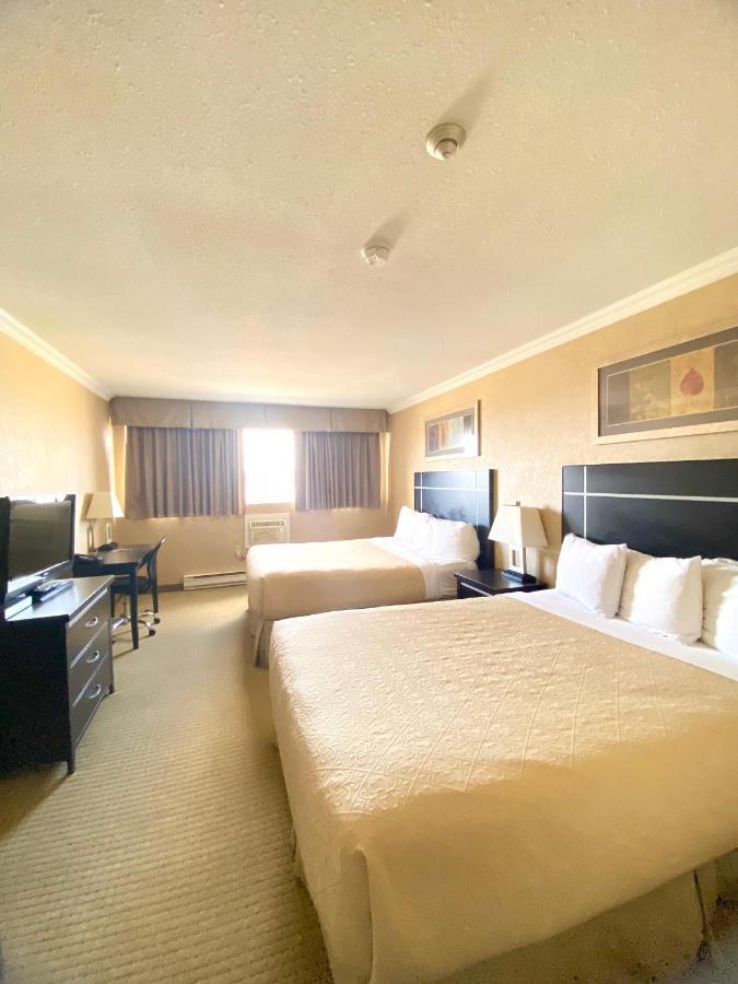 דוסון קריק The George Dawson Inn & Conference Centre מראה חיצוני תמונה