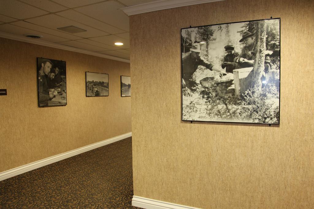 דוסון קריק The George Dawson Inn & Conference Centre מראה חיצוני תמונה