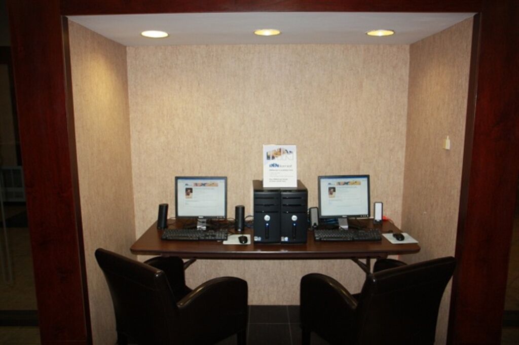דוסון קריק The George Dawson Inn & Conference Centre מראה חיצוני תמונה